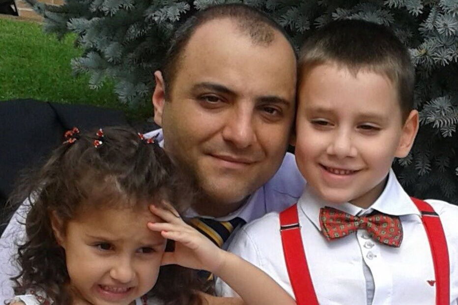 Giampero, a mulher, Adriana e os dois filhos, Gianfilippo e Ludovica sobreviveram à avalanche em Itália