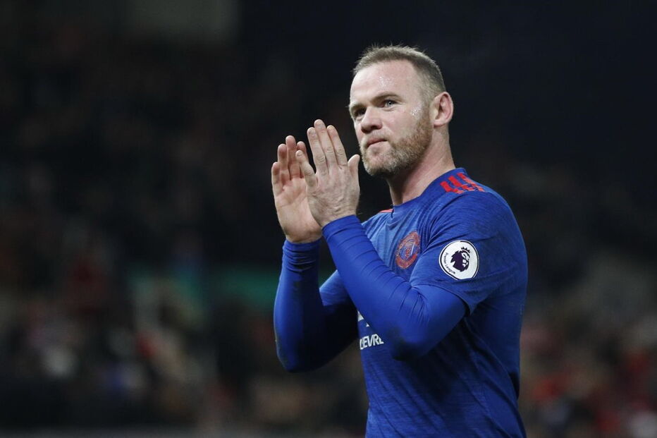 Rooney celebra a marca alcançada no jogo frente ao Stoke City