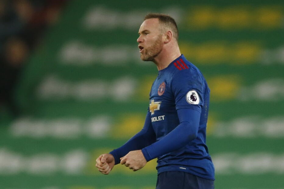 Rooney celebra a marca alcançada no jogo frente ao Stoke City