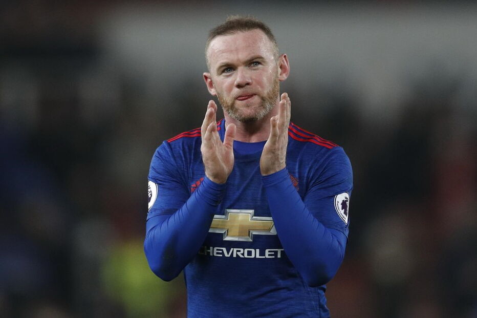 Rooney celebra a marca alcançada no jogo frente ao Stoke City