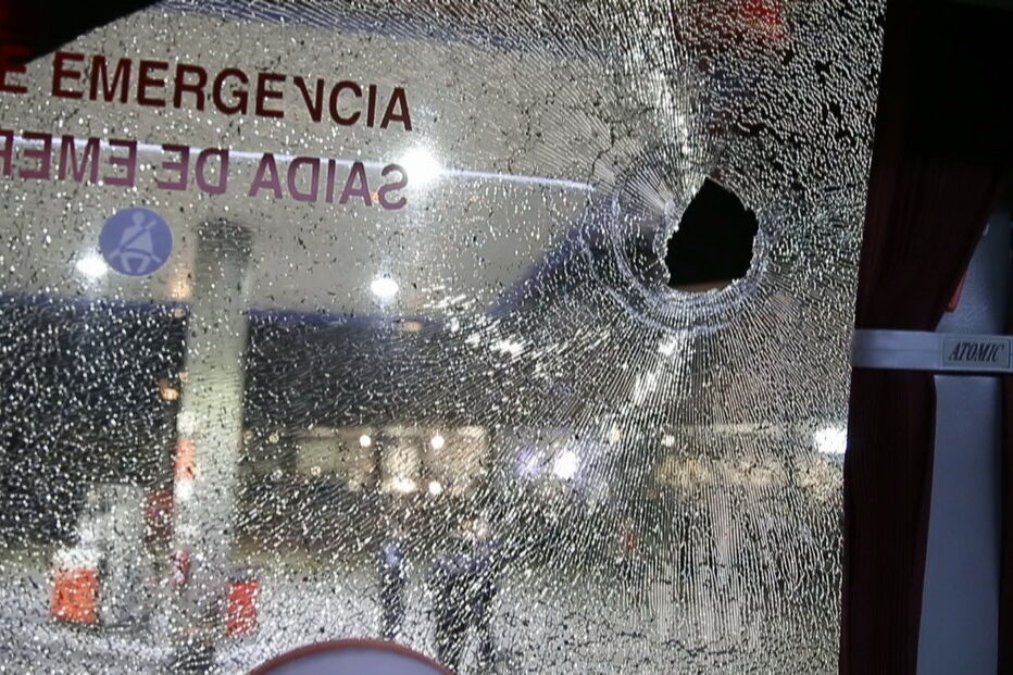 Autocarros da empresa de segurança 2045, que transportavam stewards que tinham estado no jogo Braga - Vitória de Guimarães foram atacados a tiro na estrada