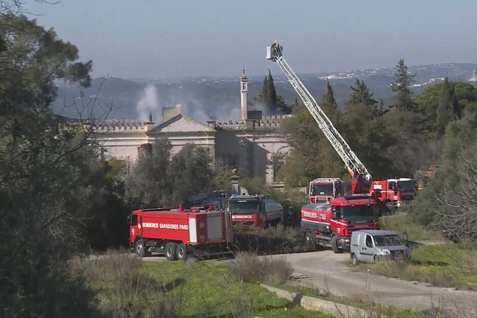 Palácio da Fonte da Pipa, em Loulé, ardeu na manhã desta terça-feira