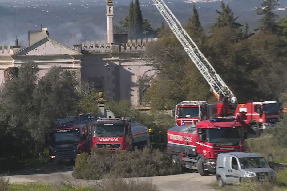 Palácio da Fonte da Pipa, em Loulé, ardeu na manhã desta terça-feira