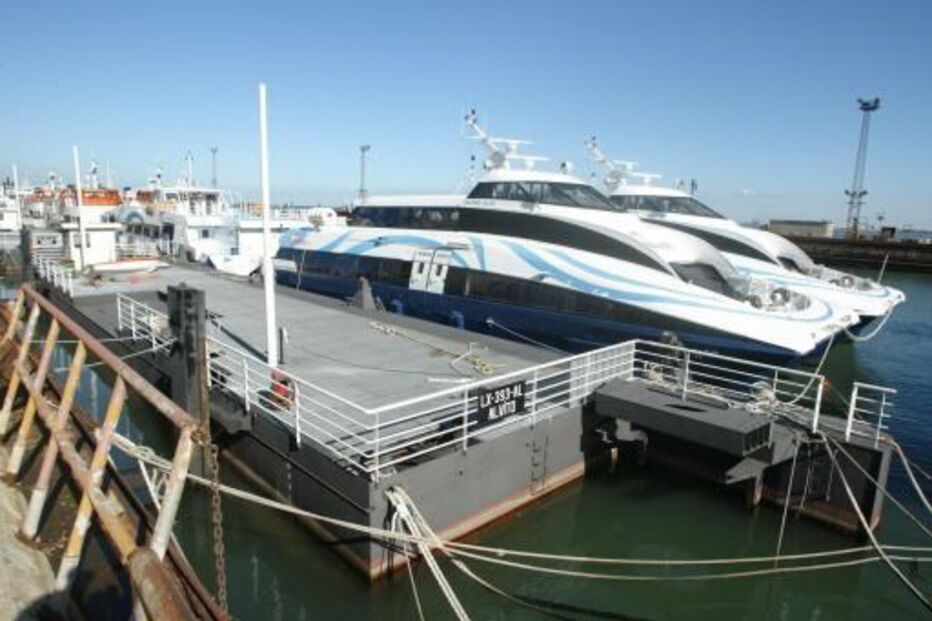 Ferry da Soflusa embateu no cais