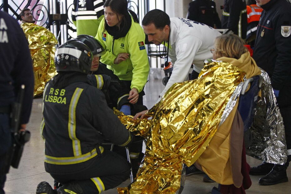 Várias ambulâncias esperavam feridos para os transportar para o hospital. Alguns feridos seguiram de autocarro após serem assistidos no terminal