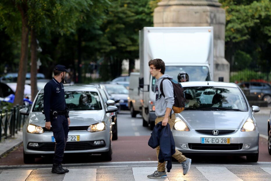 atropelamento, carro, passadeira