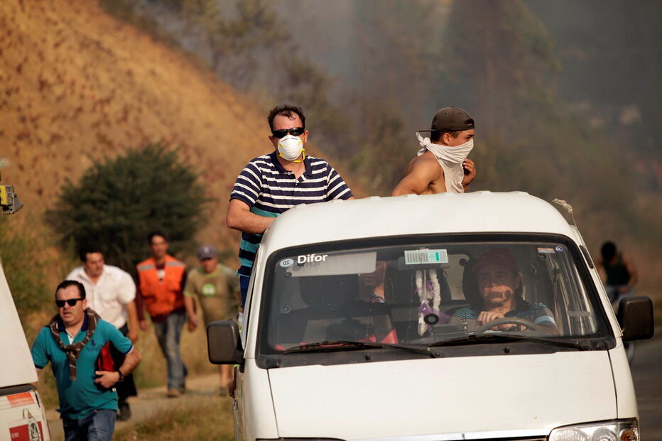 27-01-2017_10_02_11 2017-01-25T233703Z_23716777_RC167848CDB0_RTRMADP_3_CHILE-WILDFIRE.JPG