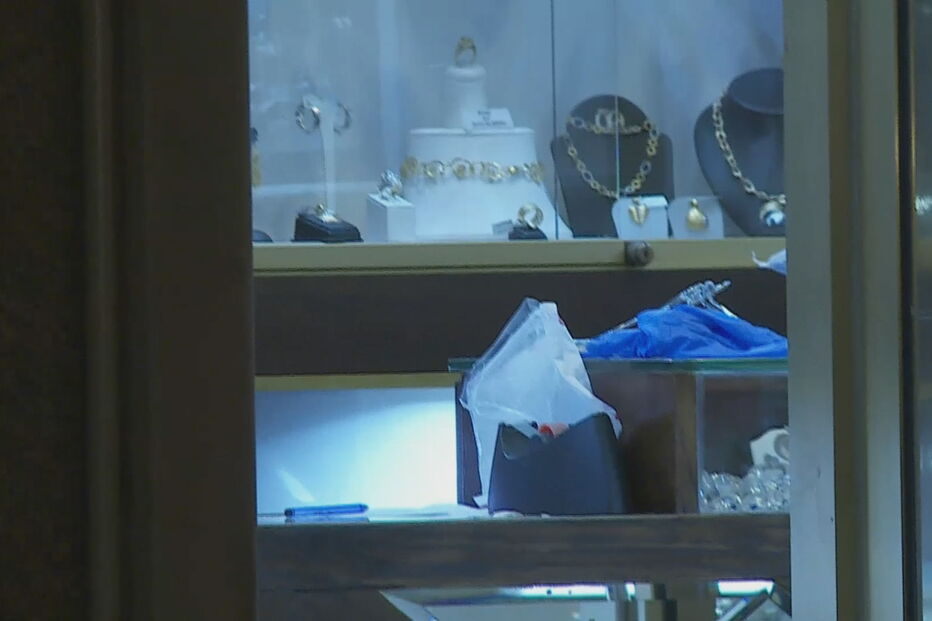 Assaltante foi atingido a tiro durante roubo a ourivesaria em Corroios, Seixal