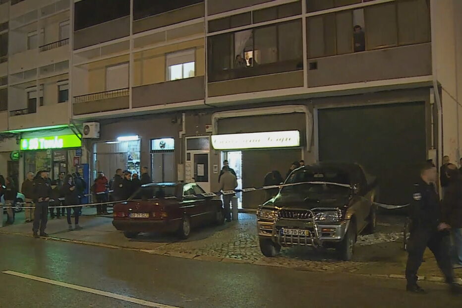 Assaltante foi atingido a tiro durante roubo a ourivesaria em Corroios, Seixal