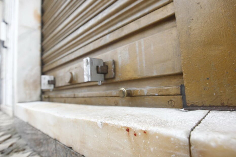 Corroios, assalto, ourivesaria, ladrão, baleado