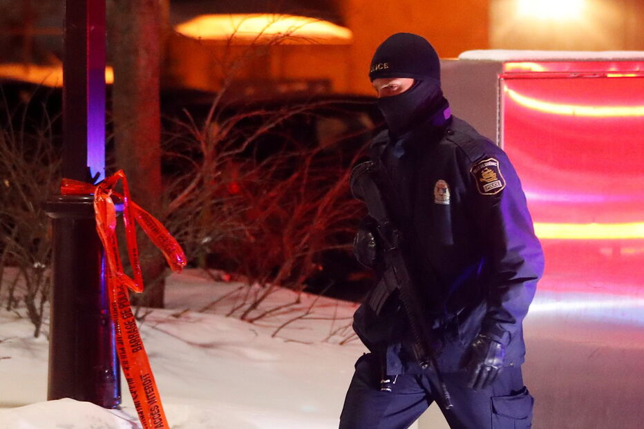 30-01-2017_08_46_16 2017-01-30T054418Z_2143728188_RC1120494EF0_RTRMADP_3_CANADA-MOSQUE-SHOOTING.JPG