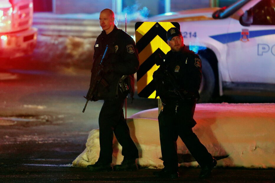 30-01-2017_08_46_18 2017-01-30T054427Z_693980803_RC11D271E9E0_RTRMADP_3_CANADA-MOSQUE-SHOOTING.JPG