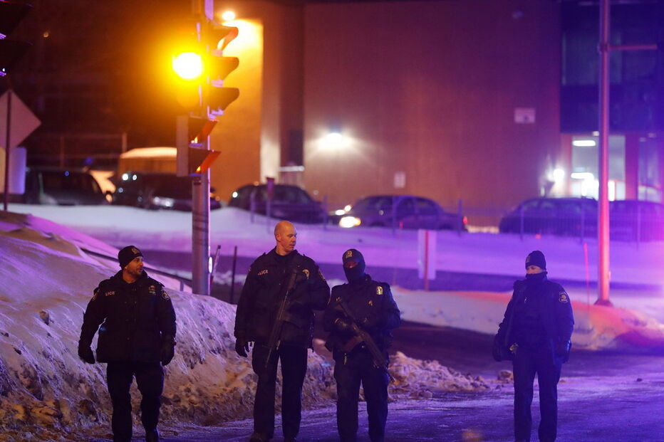 30-01-2017_08_46_21 2017-01-30T054628Z_1538453191_RC1A07A0FC00_RTRMADP_3_CANADA-MOSQUE-SHOOTING.JPG