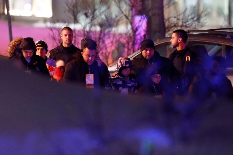 30-01-2017_08_46_22 2017-01-30T055806Z_1337516682_RC1C9DD69200_RTRMADP_3_CANADA-MOSQUE-SHOOTING.JPG