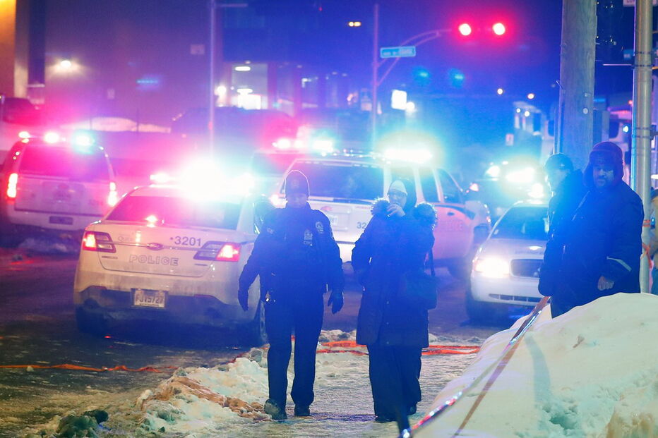 30-01-2017_08_46_24 2017-01-30T061322Z_542145665_RC133F0E9710_RTRMADP_3_CANADA-MOSQUE-SHOOTING.JPG