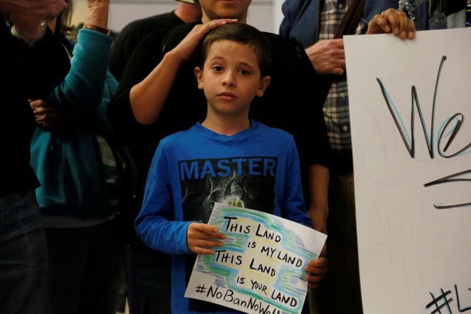 Muitos foram os norte-americanos que se manifestaram contra lei polémica no Aeroporto Internacional de Los Angeles