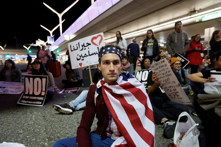 Muitos foram os norte-americanos que se manifestaram contra lei polémica no Aeroporto Internacional de Los Angeles