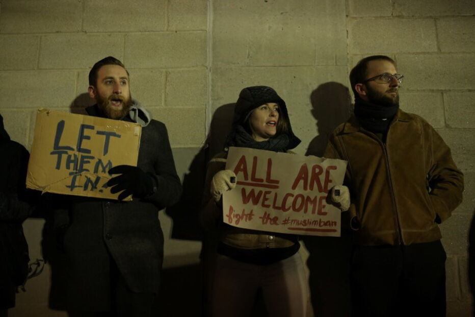 Imagens dos protestos no aeroporto JFK, em Nova Iorque, correram o planeta	