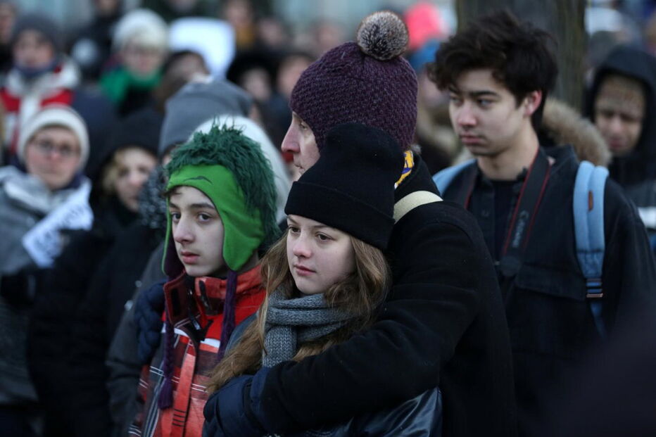Centenas de pessoas nas ruas de Toronto