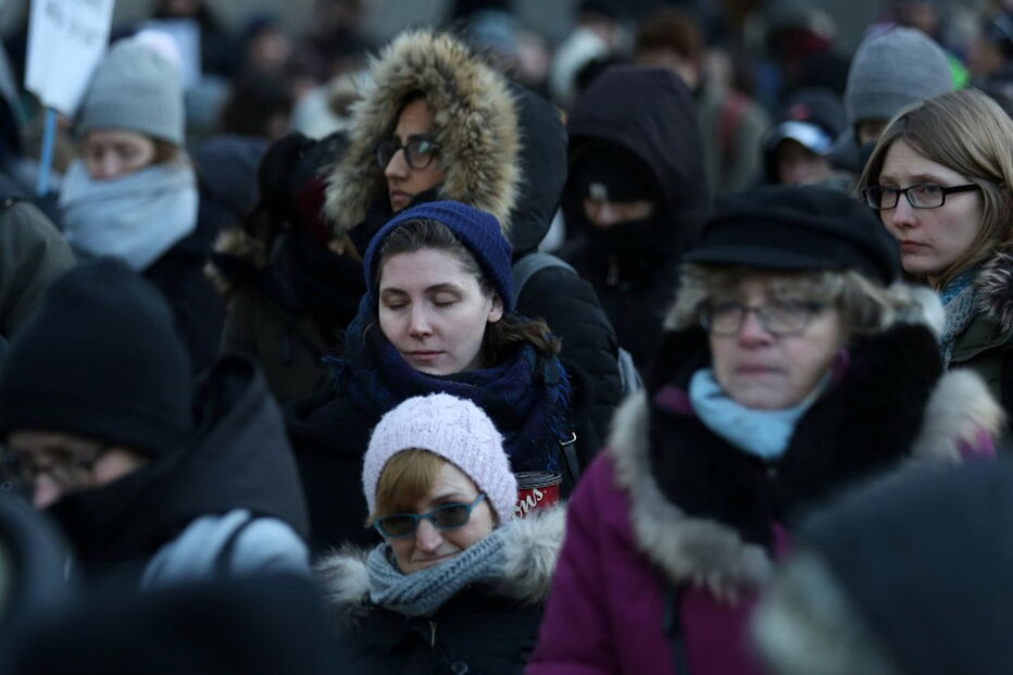 Centenas de pessoas nas ruas de Toronto