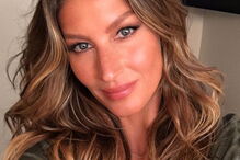 Gisele Bündchen deslumbra nas redes sociais