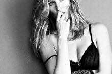 Gisele Bündchen deslumbra nas redes sociais