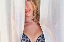 Gisele Bündchen deslumbra nas redes sociais