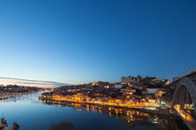 Site elogia paisagens, história, arquitetura, comércio e gastronomia do Porto