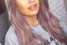 Jovem conta com milhares de seguidores no Twitter, facebook e Instagram. Curvas da milionária são muito elogiadas