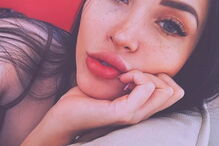 Conheça Cláudia Alende, a Megan Fox brasileira