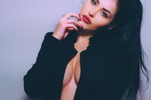 Conheça Cláudia Alende, a Megan Fox brasileira