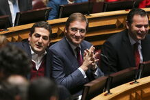 O deputado do PSD Hugo Soares (à esquerda)