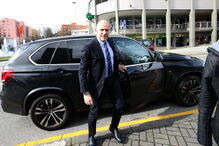 Antero em silêncio no julgamento sobre segurança ilegal