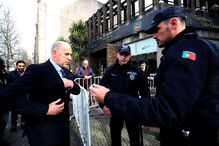 Antero em silêncio no julgamento sobre segurança ilegal