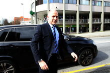 Antero em silêncio no julgamento sobre segurança ilegal