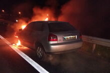Carro a arder na A29