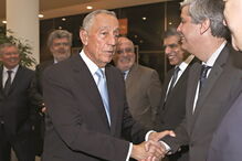 Marcelo esteve ontem pela primeira vez com Centeno desde a polémica dos SMS, num fórum da CIP. Evitou olhá-lo   