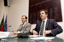 Azevedo Pereira, antigo diretor-geral dos Impostos (esq.), veio desmentir Paulo Núncio sobre a publicação dos dados