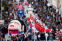 Samba, matrafonas, saloias, caretos... de norte a sul do País celebrou-se o Carnaval