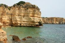 Homem terá caído à água na praia da Maré das Porcas, em Albufeira