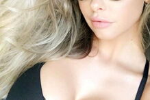 Emily Sears sem pudor no Instagram