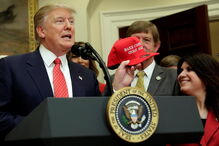 Donald Trump, Barack Obama, fugas de informação, protestos, Casa Branca, política, economia, negócios e finanças