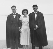 José Afonso (à dta) com os dois irmãos em Moçambique, em 1949