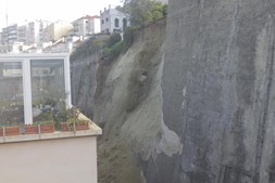 Deslizamento de terras na Rua Damasceno Monteiro, em Lisboa