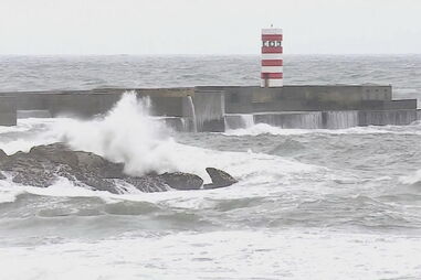Três Barras Marítimas encerradas e uma condicionada devido a agitação marítima em Portugal