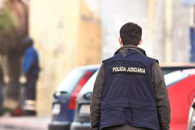 Polícia Judiciária xxx, costas