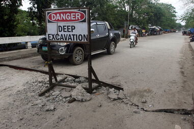 Autoridades declararam estado de catástrofe em Surigao, onde inúmeros edifícios e infraestruturas, como duas pontes, sofreram fortes danos