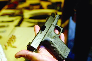 Suspeito foi detido pela PSP na posse de uma pistola 