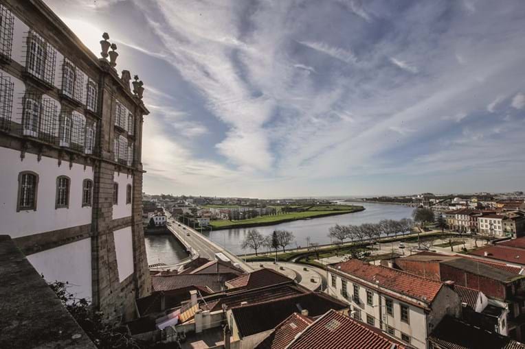 Convento de Santa Clara permite ter uma bela vista sobre parte da cidade  
