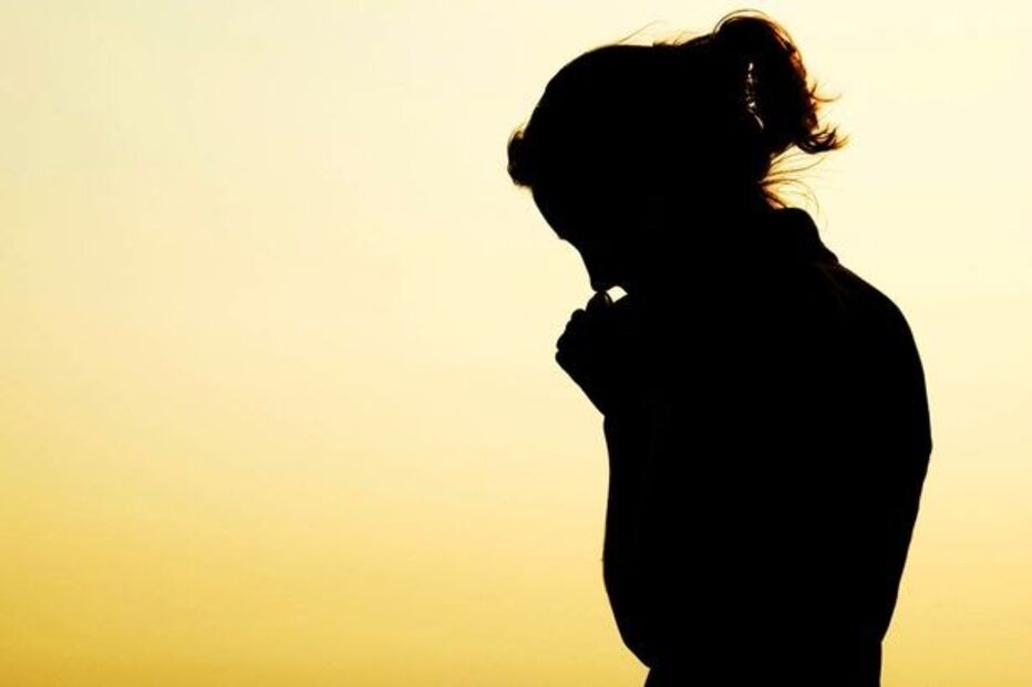 Menina foi abusada sexualmente até angravidar. Acabou por ter um filho com o padrasto